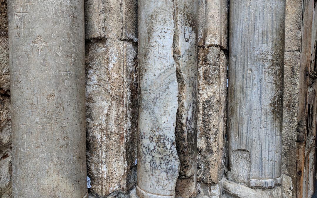 Exterior columns_with_crossgraffitiChurchofHolySepulchre_Jerusalemly